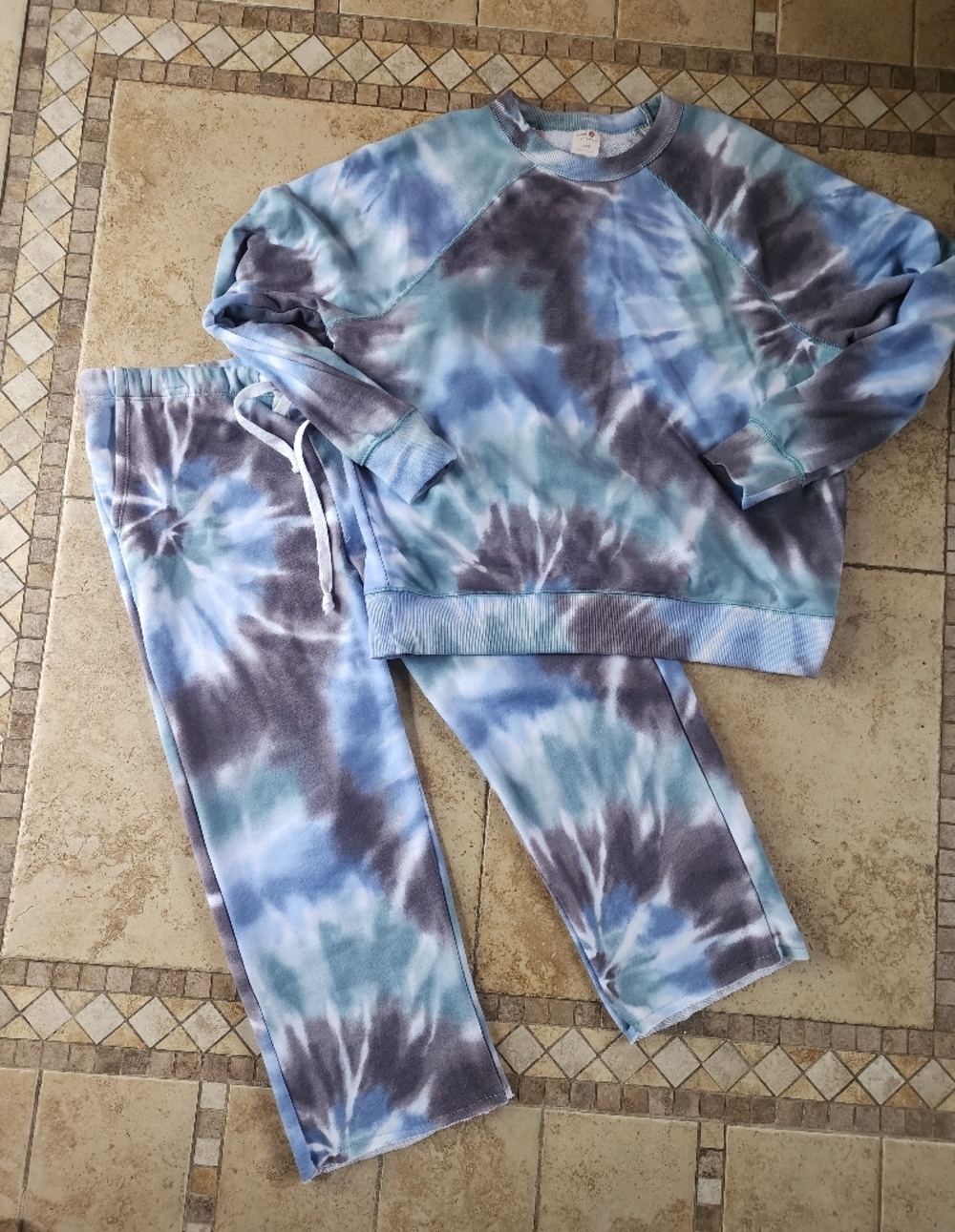 Secret Treasures Tie-Dye Lounge Set